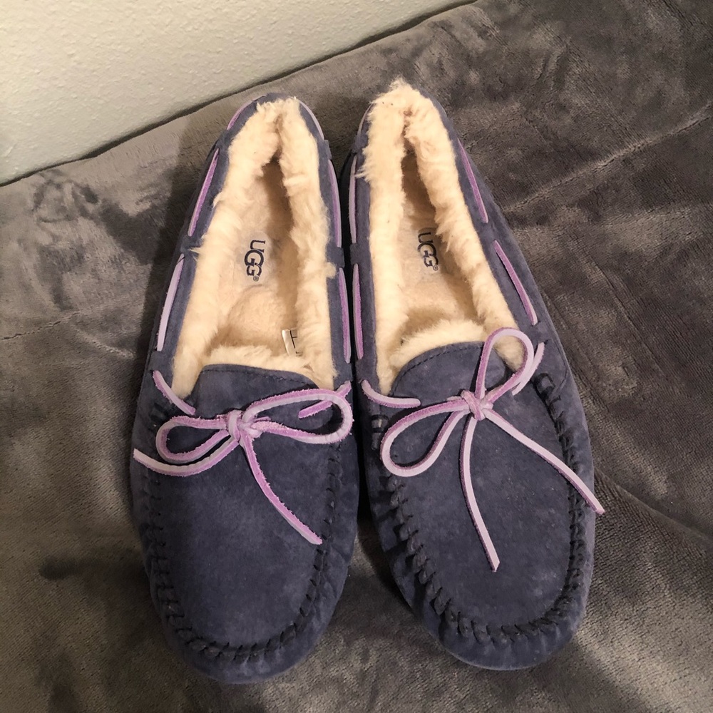 UGG DAKOTA MOCCASINS